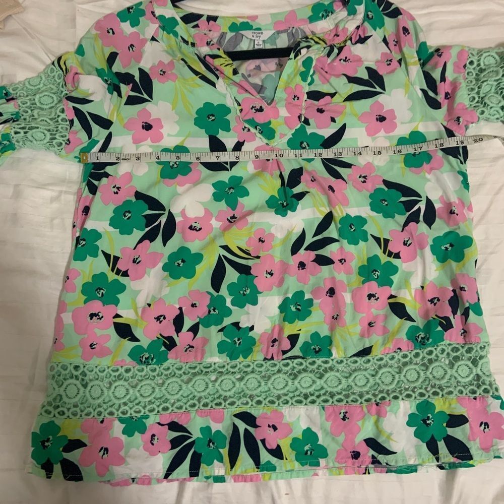CROWN & Ivy Crochet Detail Floral Green & Pink bell long sleeve blouse top Small - Picture 6 of 7